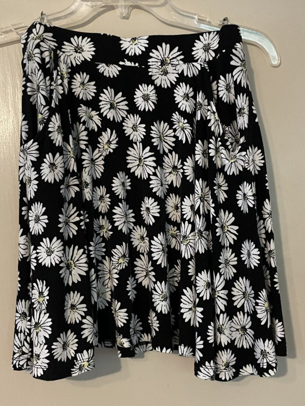 SO: Black and Daisy Skater Skirt